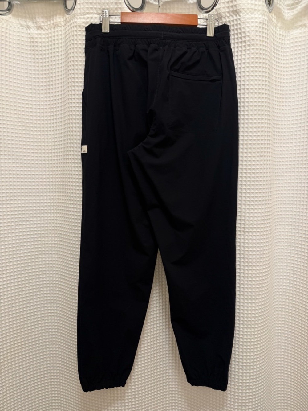 Vuori Black Drawstring Joggers with Contrast White Tie - size XS - Picture 5 of 9